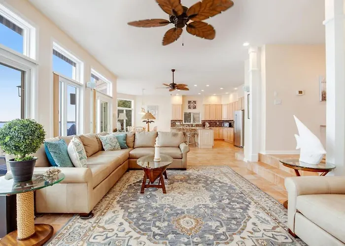 Madison Waterfront Holiday home
