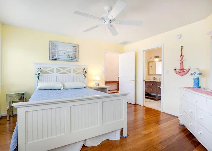 Madison Waterfront Holiday home